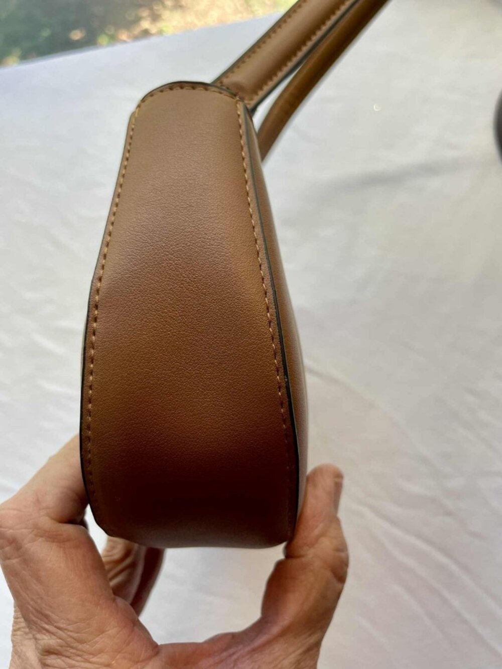 Vintage 90’s Inspired Leather Shoulder Bag with Acrylic Chain Detail. - Picture 4 of 12